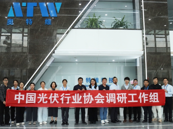 中国光伏行业协会专家团一行莅临永利yl23411科技参观调研