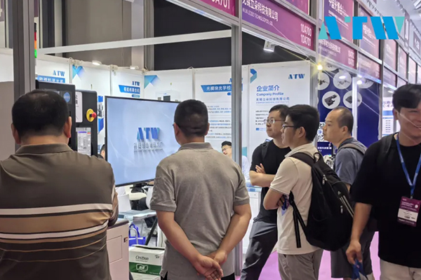 亲鉴实力！零距离体验永利yl234118寸半自动晶圆划片机